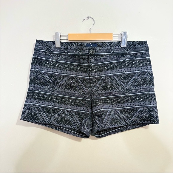 3/$10⚡️American Eagle Black & White Patterned Midi Length Shorts 5” Inseam - Picture 1 of 14